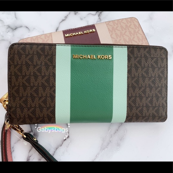 Michael Kors Handbags - Michael kors large continental wristlet wallet